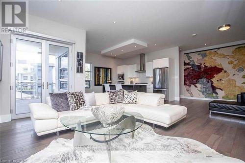 208 - 1705 Fiddlehead Place, London North (North R), ON - Indoor Photo Showing Living Room