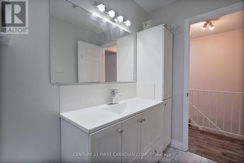 345 Banbury Crescent, London South (South T), ON - Indoor Photo Showing Bathroom