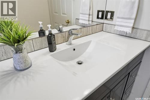 106 Laurentian Drive, Saskatoon, SK - Indoor Photo Showing Bathroom