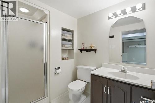 106 Laurentian Drive, Saskatoon, SK - Indoor Photo Showing Bathroom