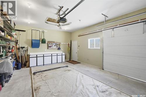 106 Laurentian Drive, Saskatoon, SK - Indoor Photo Showing Garage