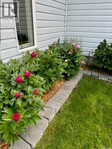 106 Laurentian Drive, Saskatoon, SK - Outdoor