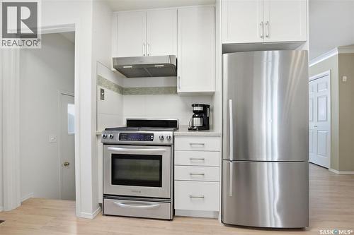 106 Laurentian Drive, Saskatoon, SK - Indoor Photo Showing Kitchen