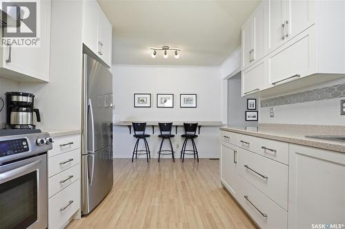 106 Laurentian Drive, Saskatoon, SK - Indoor Photo Showing Kitchen