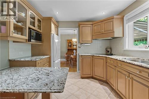 894 Bishop Place, Ancaster, ON - Indoor Photo Showing Kitchen