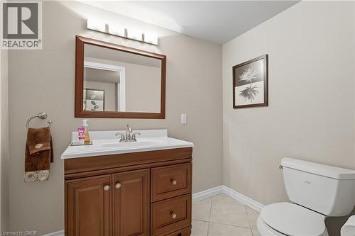 894 Bishop Place, Ancaster, ON - Indoor Photo Showing Bathroom