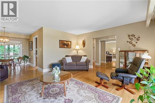 894 Bishop Place, Ancaster, ON - Indoor Photo Showing Living Room