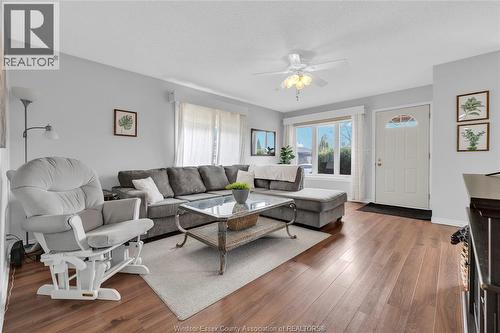 76 Cherry, Mcgregor, ON - Indoor Photo Showing Living Room