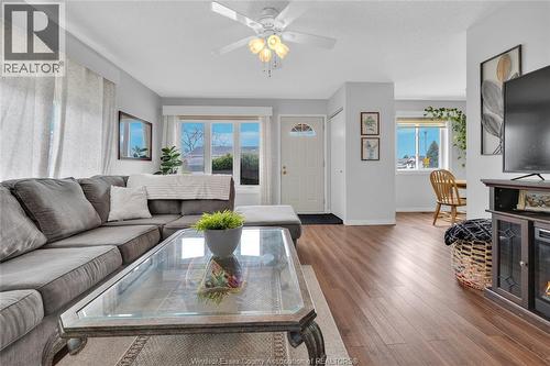 76 Cherry, Mcgregor, ON - Indoor Photo Showing Living Room