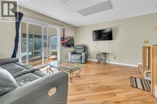 914 Thompson Boulevard, Windsor, ON - Indoor Photo Showing Living Room