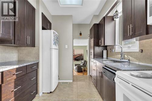 914 Thompson Boulevard, Windsor, ON - Indoor Photo Showing Kitchen