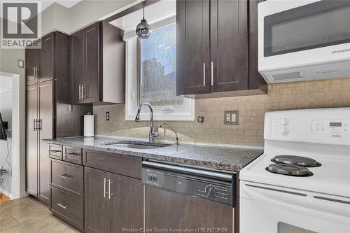 914 Thompson Boulevard, Windsor, ON - Indoor Photo Showing Kitchen