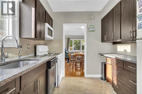 914 Thompson Boulevard, Windsor, ON - Indoor Photo Showing Kitchen