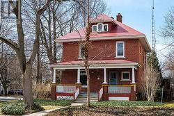 176 DOUGLAS AVENUE Oakville, ON L6J 3S1