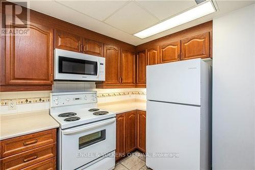 602 - 134 York Street, Ottawa, ON - Indoor Photo Showing Kitchen