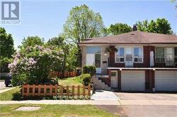 MIDDLE - 84 HARRINGTON CRESCENT Toronto, ON M2M 2Y5