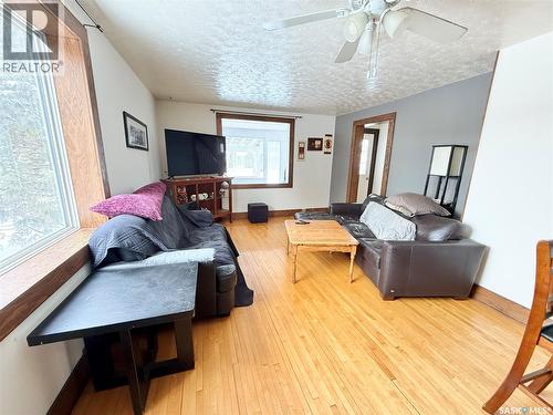 434 2Nd Street, Weyburn, SK - Indoor Photo Showing Living Room