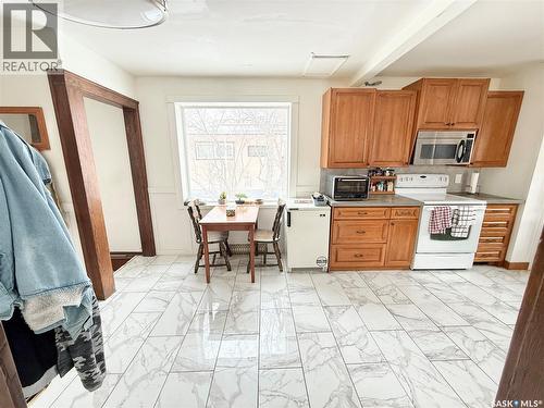 434 2Nd Street, Weyburn, SK - Indoor Photo Showing Kitchen