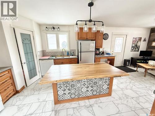 434 2Nd Street, Weyburn, SK - Indoor