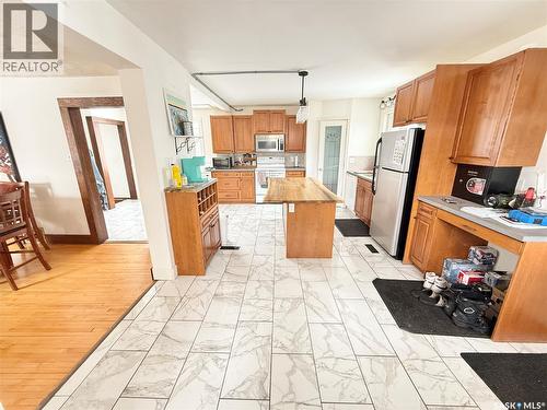 434 2Nd Street, Weyburn, SK - Indoor Photo Showing Kitchen