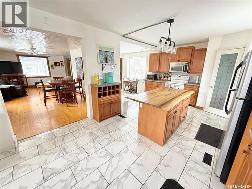 434 2Nd Street, Weyburn, SK - Indoor Photo Showing Kitchen