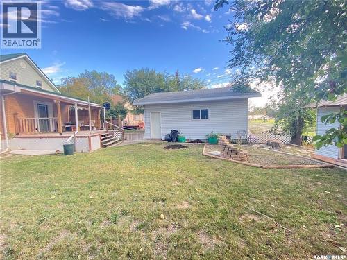 434 2Nd Street, Weyburn, SK - Outdoor