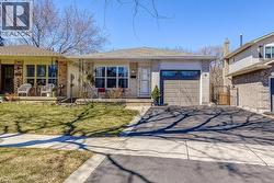 2405 MALCOLM Crescent  Burlington, ON L7P 3Y5
