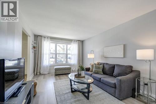 2405 Malcolm Crescent, Burlington, ON - Indoor Photo Showing Living Room