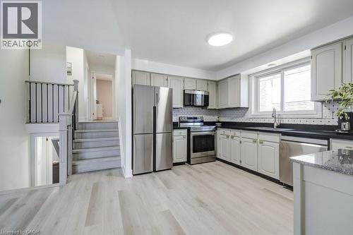 2405 Malcolm Crescent, Burlington, ON - Indoor Photo Showing Kitchen With Upgraded Kitchen