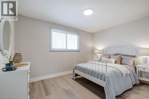 2405 Malcolm Crescent, Burlington, ON - Indoor Photo Showing Bedroom