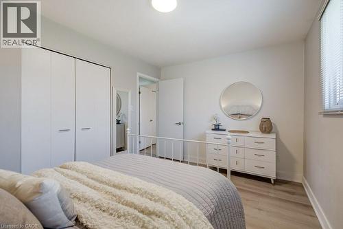 2405 Malcolm Crescent, Burlington, ON - Indoor Photo Showing Bedroom