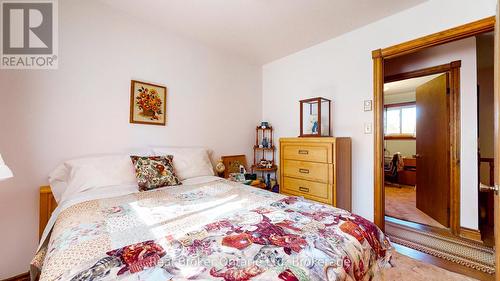14 Seneca Crescent, Tiny, ON - Indoor Photo Showing Bedroom