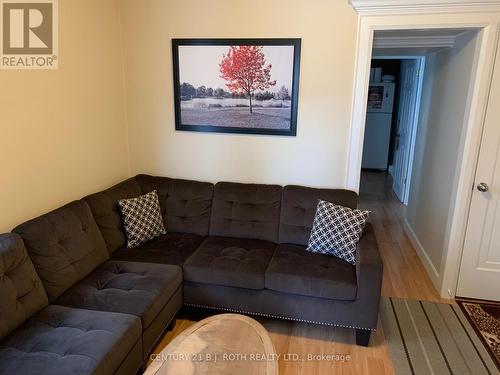 156 Dunlop Street W, Barrie, ON - Indoor Photo Showing Living Room