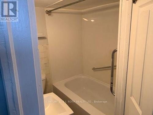 156 Dunlop Street W, Barrie, ON - Indoor Photo Showing Bathroom