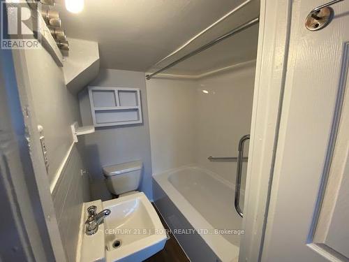 156 Dunlop Street W, Barrie, ON - Indoor Photo Showing Bathroom