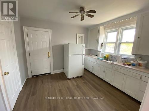 156 Dunlop Street W, Barrie, ON - Indoor Photo Showing Kitchen