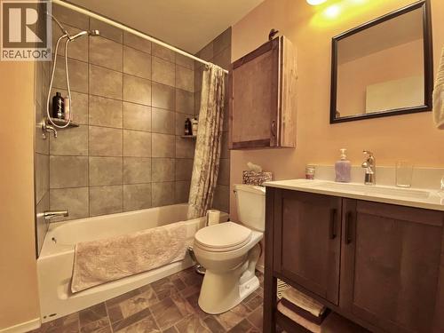 435 Webber Road, Clearwater, BC - Indoor Photo Showing Bathroom