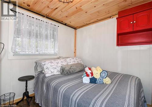 37B Cedar Drive, Turkey Point, ON - Indoor Photo Showing Bedroom