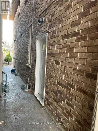 78 Assisi Street, Hamilton, ON - Outdoor