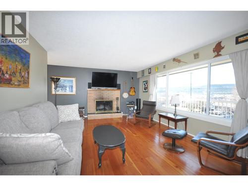 342 Clearview Crescent, Williams Lake, BC - Indoor Photo Showing Living Room With Fireplace