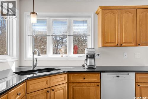 1022 Hurley Way, Saskatoon, SK - Indoor Photo Showing Kitchen With Double Sink