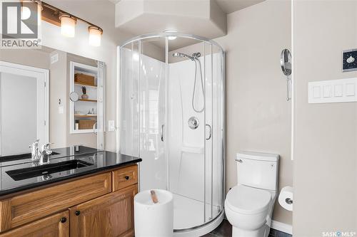 1022 Hurley Way, Saskatoon, SK - Indoor Photo Showing Bathroom