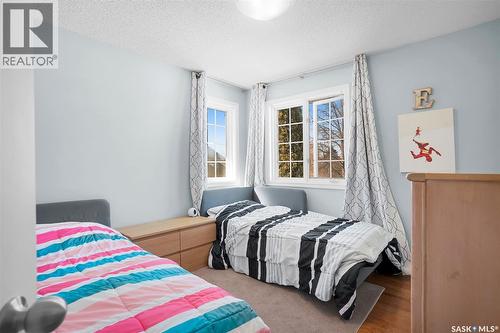 1022 Hurley Way, Saskatoon, SK - Indoor Photo Showing Bedroom