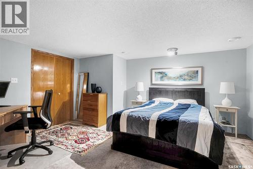1022 Hurley Way, Saskatoon, SK - Indoor Photo Showing Bedroom