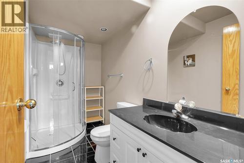 1022 Hurley Way, Saskatoon, SK - Indoor Photo Showing Bathroom