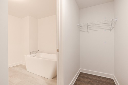 Salle de bains attenante à la CCP - 1253-101 Rue Peel, Montréal (Le Sud-Ouest), QC - Indoor With Storage