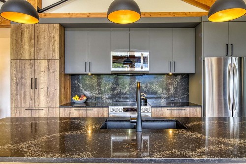 Cuisine - 565 Ch. Du Refuge, Lac-Supérieur, QC - Indoor Photo Showing Kitchen With Upgraded Kitchen