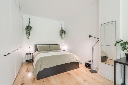 Chambre à coucher - 208-363 Rue St-Hubert, Montréal (Ville-Marie), QC - Indoor Photo Showing Bedroom