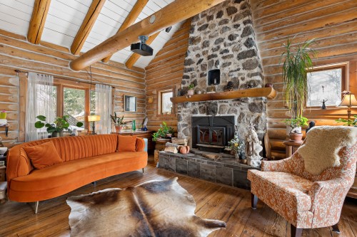 Autre - 225 Ch. Laurent, Saint-Adolphe-D'Howard, QC - Indoor Photo Showing Living Room With Fireplace