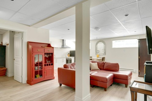 Salon - 167 Ch. Louis-Dufour, Saint-Sauveur, QC - Indoor